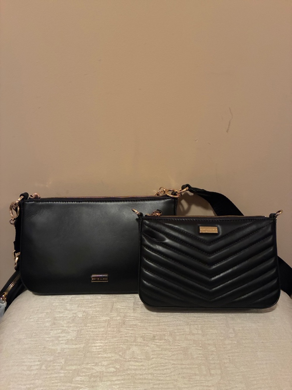 Crossbody Multi-Set Handbag - Picture 4 of 9